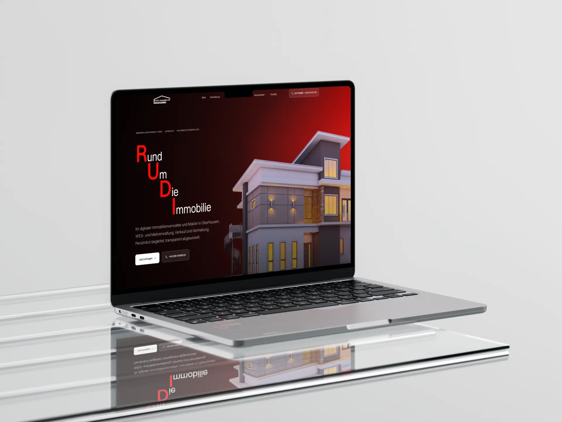 Startseite von Rudi Immobilien auf einem Laptop