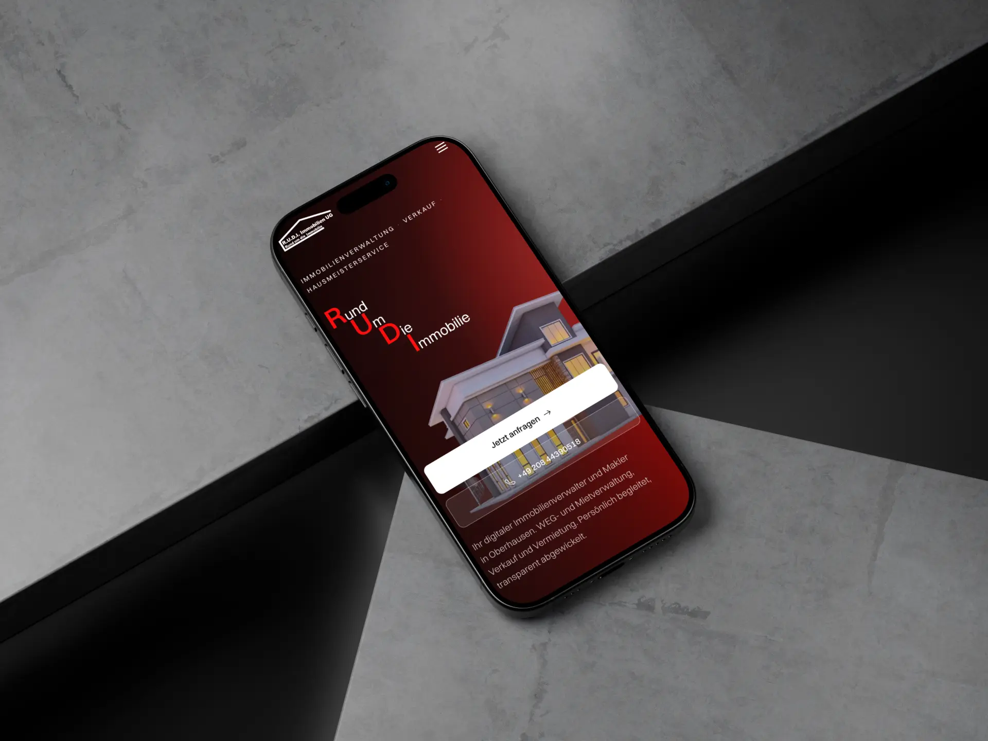 Startseite von Rudi Immobilien in der mobilen Ansicht auf einem Smartphone